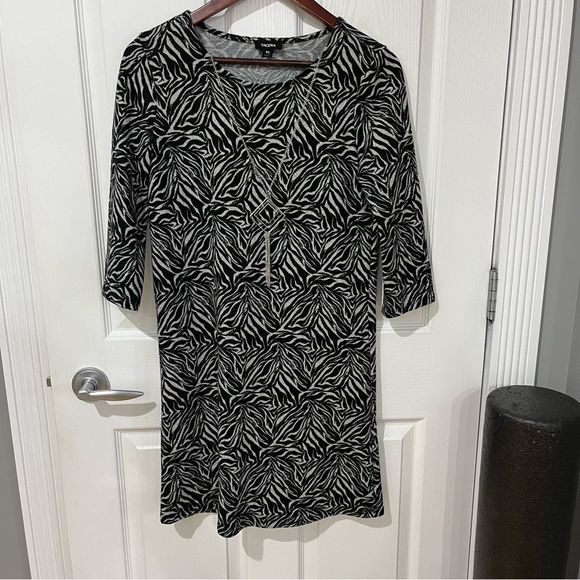 Tacera black and cream 3/4 sleeve dress with removable necklace size small - Picture 3 of 12